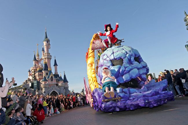Parata personaggi Disney a Disneyland Paris