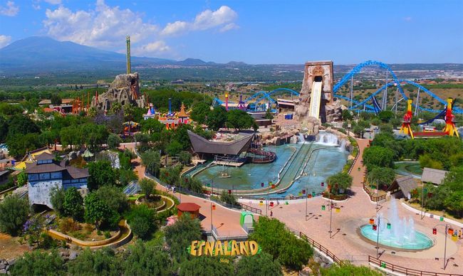 Panoramica di Etnaland, il parco divertimenti più grande della Sicilia