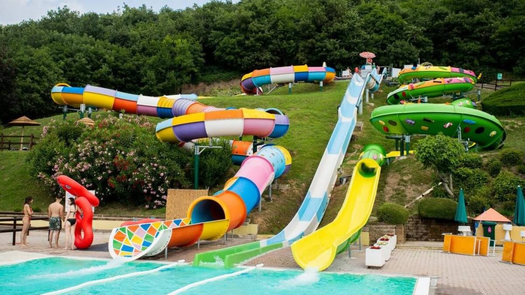 Scivoli del parco acquatico Riovalli a Cavaion Veronese, vicino Verona e al Lago di Garda