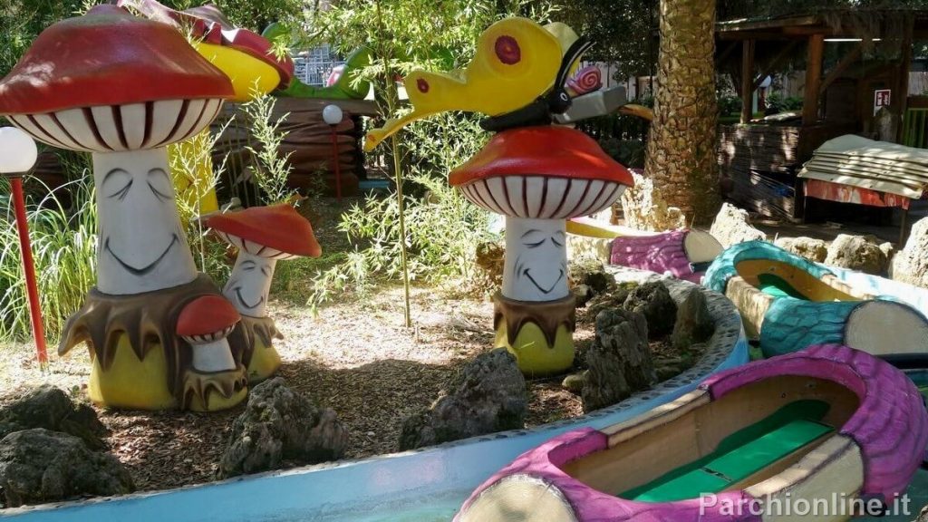 Attrazione per bambini Canoe delle Favole del Parco divertimenti Cavallino Matto