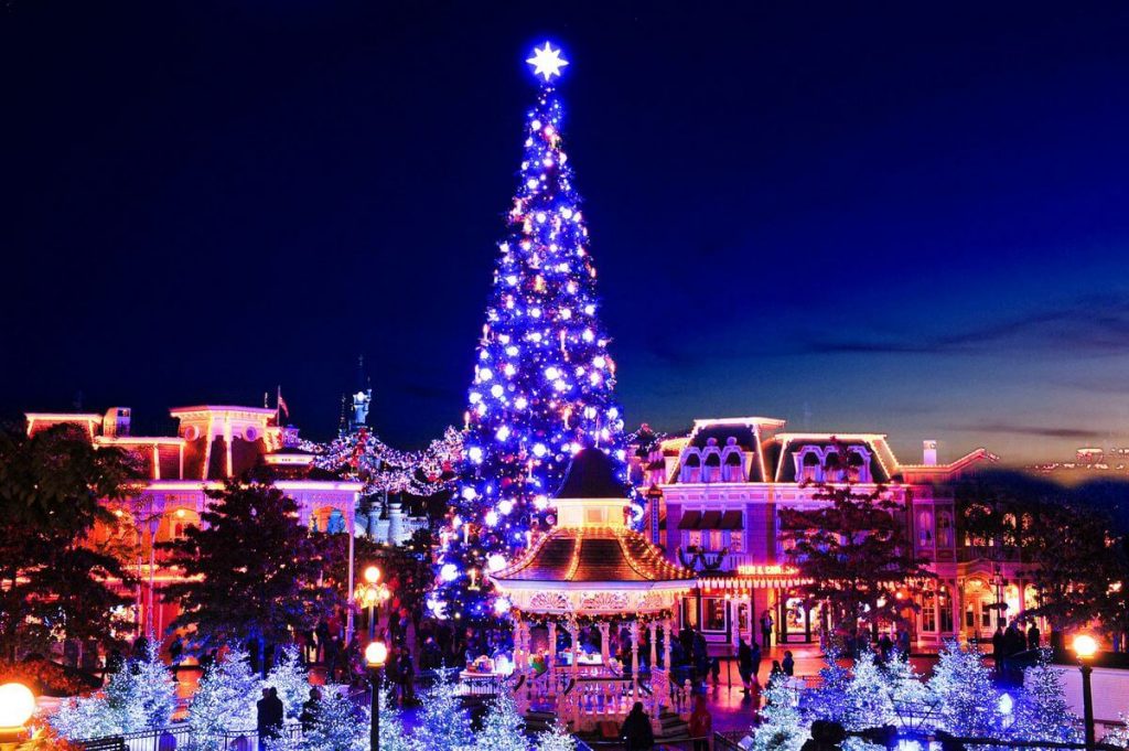 Grande Albero di Natale a Disneyland Paris