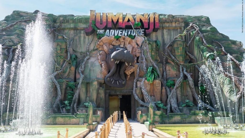 Facciata esterna della nuova dark ride Jumanji: The Adventure