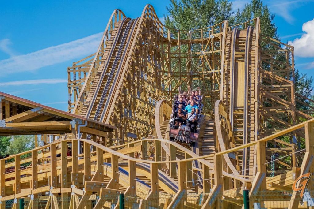 Modello di wooden coaster (montagne russe in legno) progettato dalla Gravity Group