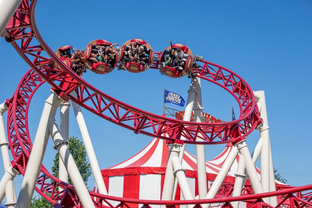 Attrazione REVEЯSUM: le nuove montagne russe di Leolandia (novità 2026)