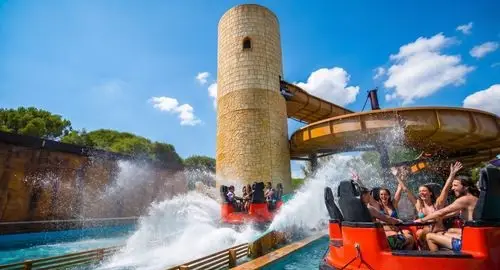 Attrazione acquatico con gommoni al parco Cavallino Matto