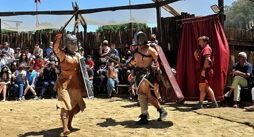 Lotta tra gladiatori nel Parco Roma World a Castel Romano