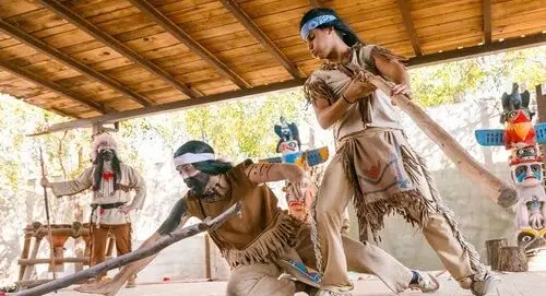 Spettacolo degli indiani a Cowboyland, il parco a tema west di Voghera