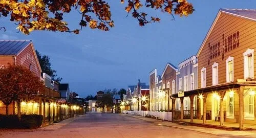 Foto dell'albergo economico dentro a Eurodisney, ispirato alla cittadina western Cheyenne