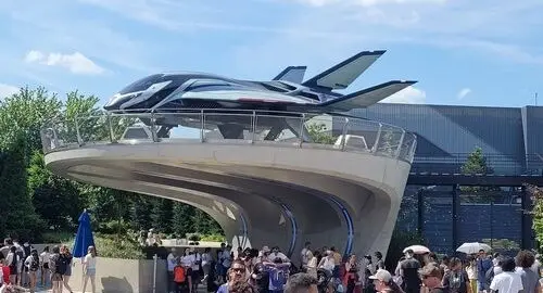 Astronave degli Avengers nell'area Marvel di Disneyland Paris