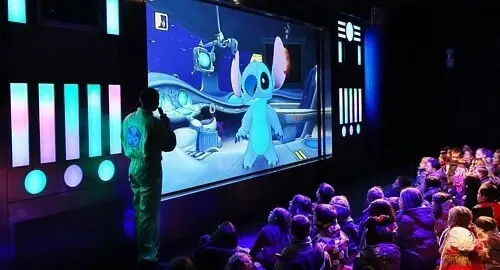 Una scena dello spettacolo di Stitch a Disney Adventure World