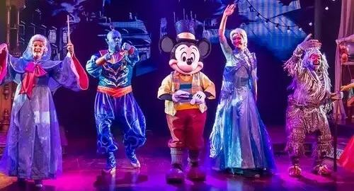 Una scena dello spettacolo Topolino e il Mago a Disney Adventure World