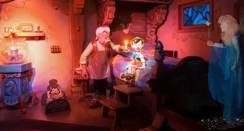 Una scena della dark ride di Pinocchio a Disneyland Paris