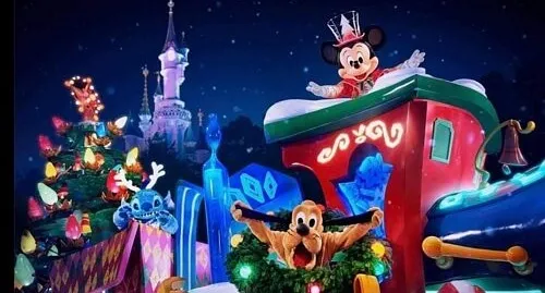Topolino sul carro della parata di Natale