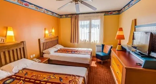 Foto dell'albergo 2 stelle dentro a EuroDisney ispirato a Cars