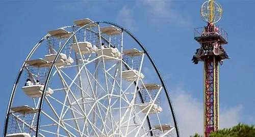 Ruota panoramica e torre a caduta Sputnik di Fasanolandia