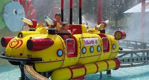 Attrazione acquatico di tipo splash battle