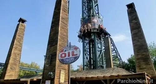 Attrazione Oil Towers di Mirabilandia: le torri di lancio e caduta