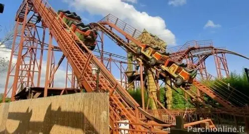 Salita delle montagne russe per famiglie di Mirabilandia con doppio percorso