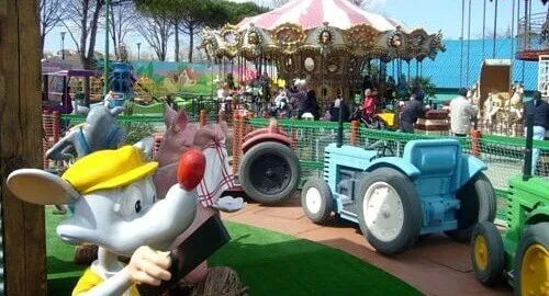 Giostre per bambini al parco divertimenti Fiabilandia di Rimini