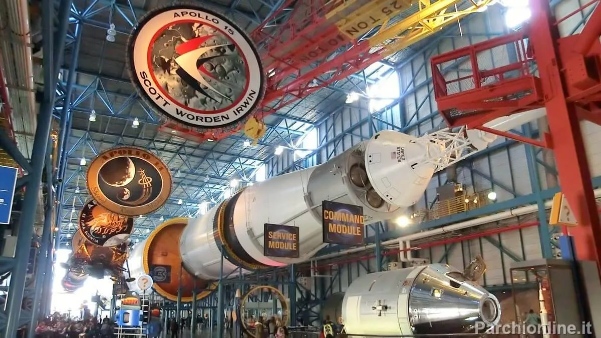 Foto del razzo Saturn V delle missioni Apollo esposto al Kennedy Space Center in Florida