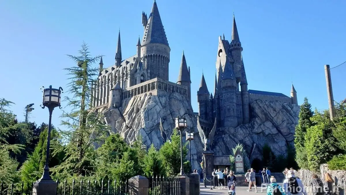 Foto del Castello di Hogwarts nell'area dedicata a Harry Potter del parco Universal Islands of Adventure a Orlando in Florida