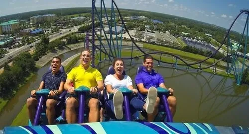 Le montagne russe Mako del parco SeaWorld Orlando in Florida