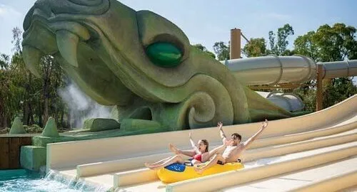Scivolo a forma di serpente al parco acquatico di Follonica