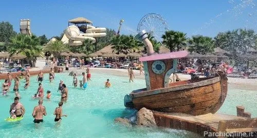 La grande piscina onde dell'Acquapark di Caorle, vicino Venezia