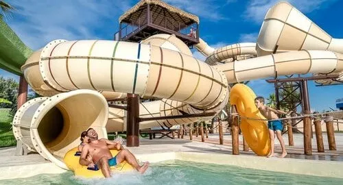 Scivolo adrenalinico con gommoni all'Acquapark di Caorle