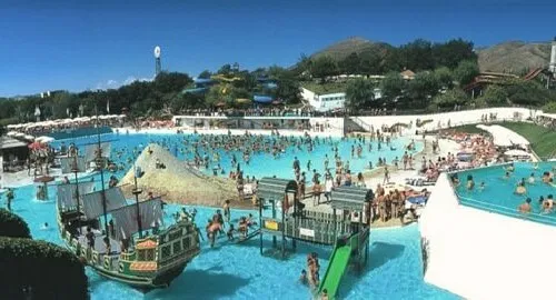 Piscine del parco acquatico Le Caravelle a Ceriale